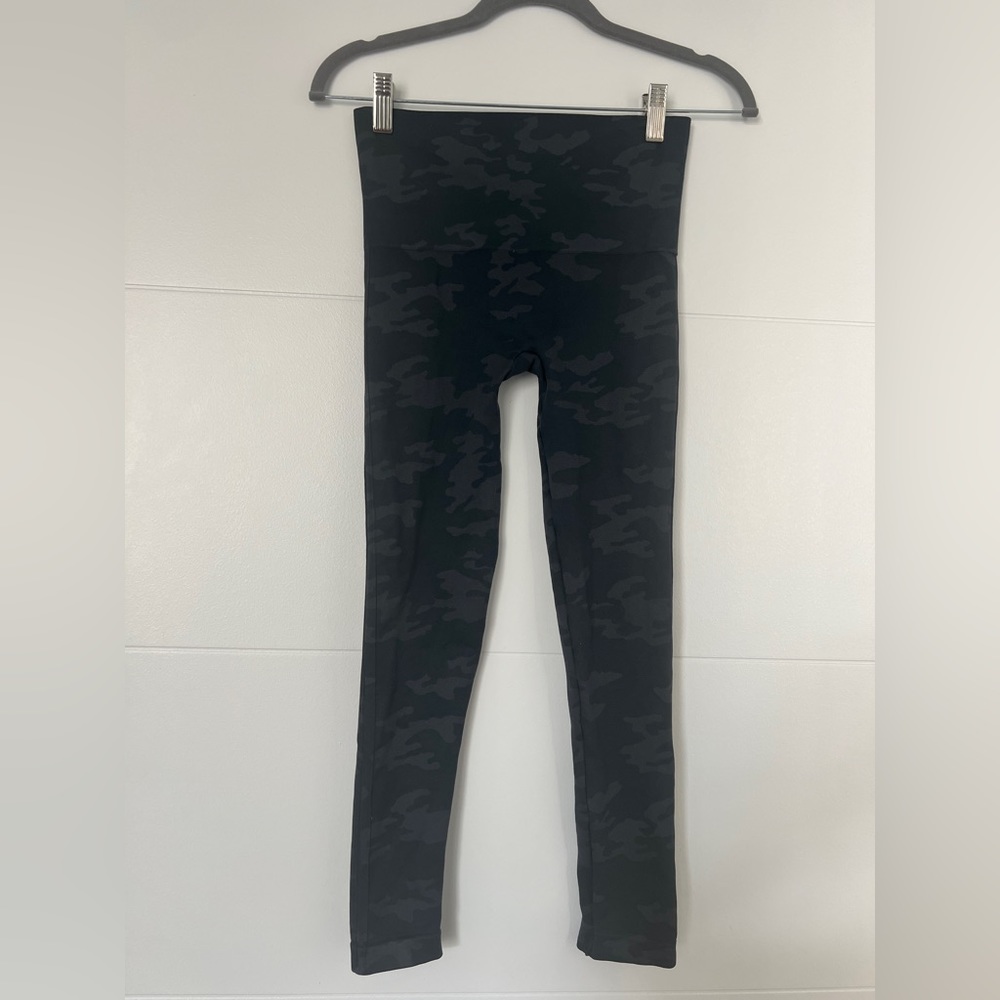 SPANX leggings- blue cameo pattern